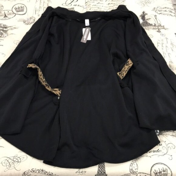 New Directions Solid Cape Leopard Belt - Picture 3 of 5